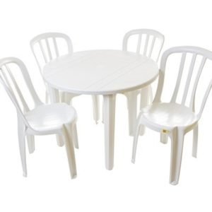 Mesa redonda com cadeiras